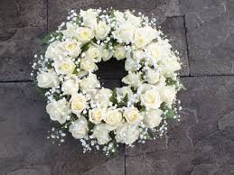 Wreath with 50 white flowers