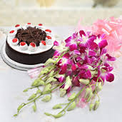 1/2 kg black forest cake with 6 orchids bouquet